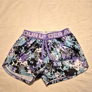 Under Armour girls youth Medium loose fit heatgear shorts EUC